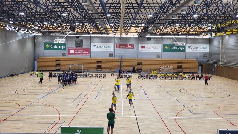 Vista general del Pabellón Polideportivo Universitario durante el Trofeo Feria 2026