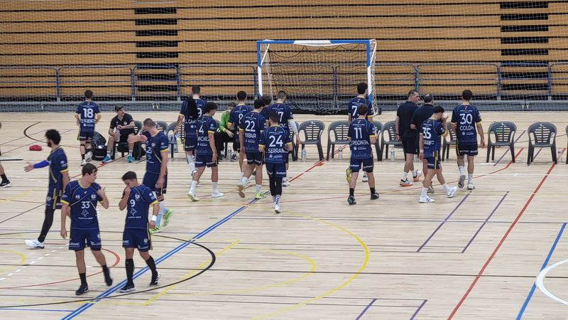 Jugadores del Recoletas Salud Atlético Valladolid sobre la pista
