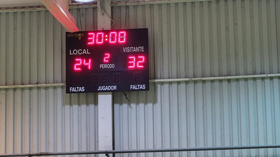 Marcador final del partido: 24 local, 32 visitante